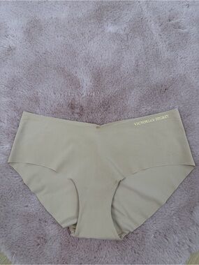 Victoria's Secret No Show Seamless Hiphugger Panty S